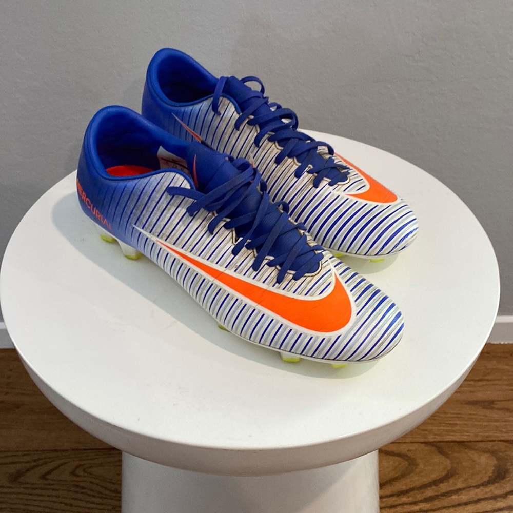 SNike Mercurial soccer/Football boots US 7.5 orange and blue lightweight.